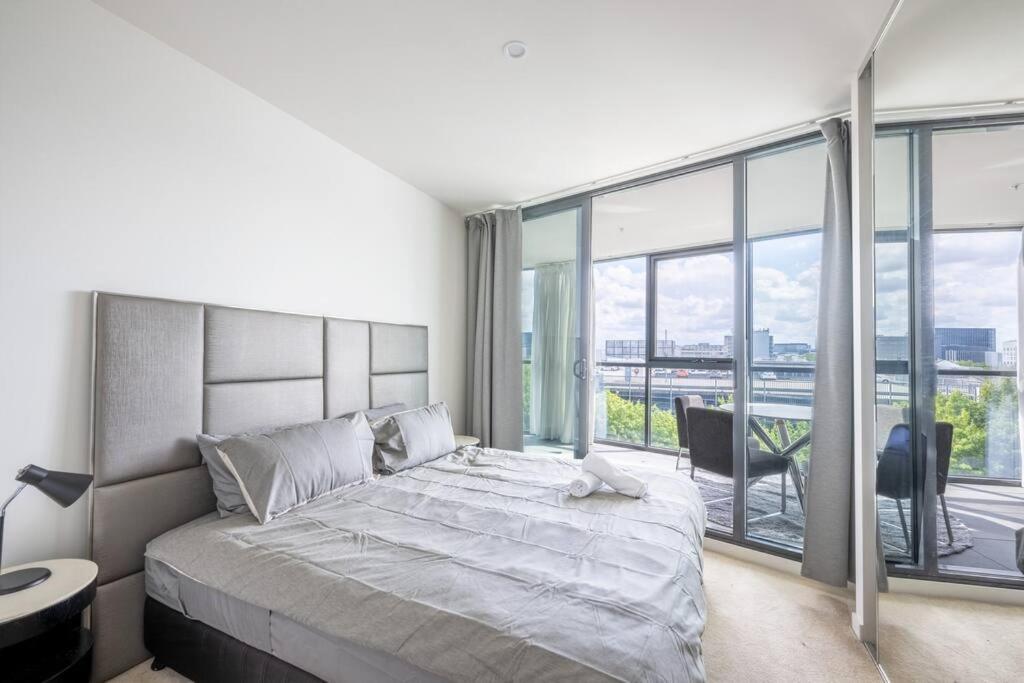 Two Bedroom Next To Centre Canberra