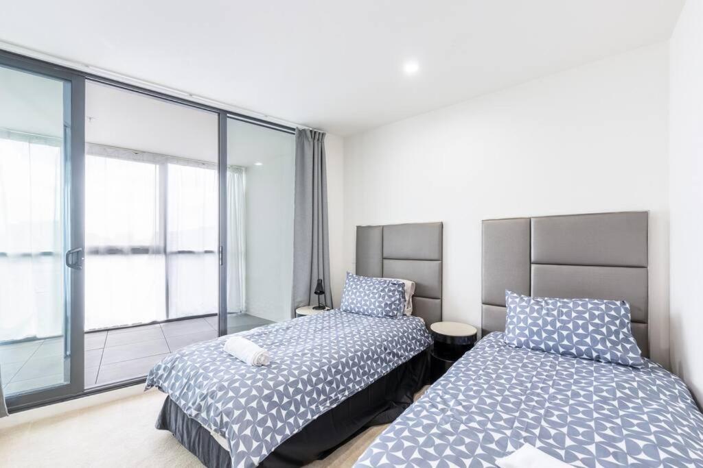 Two Bedroom Next To Centre Canberra