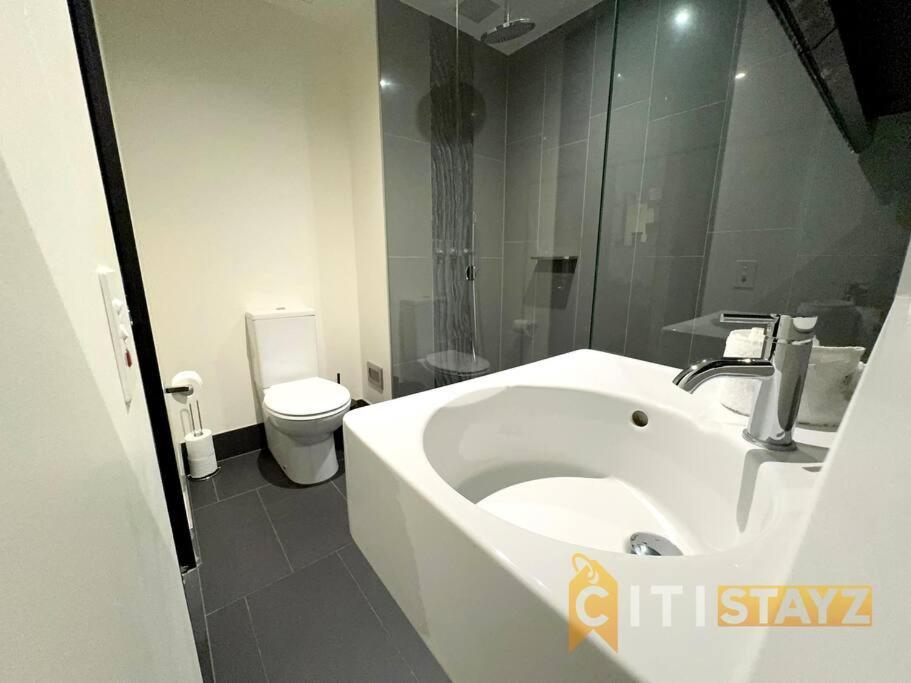 Apartment In New Acton - 2bd 2bth