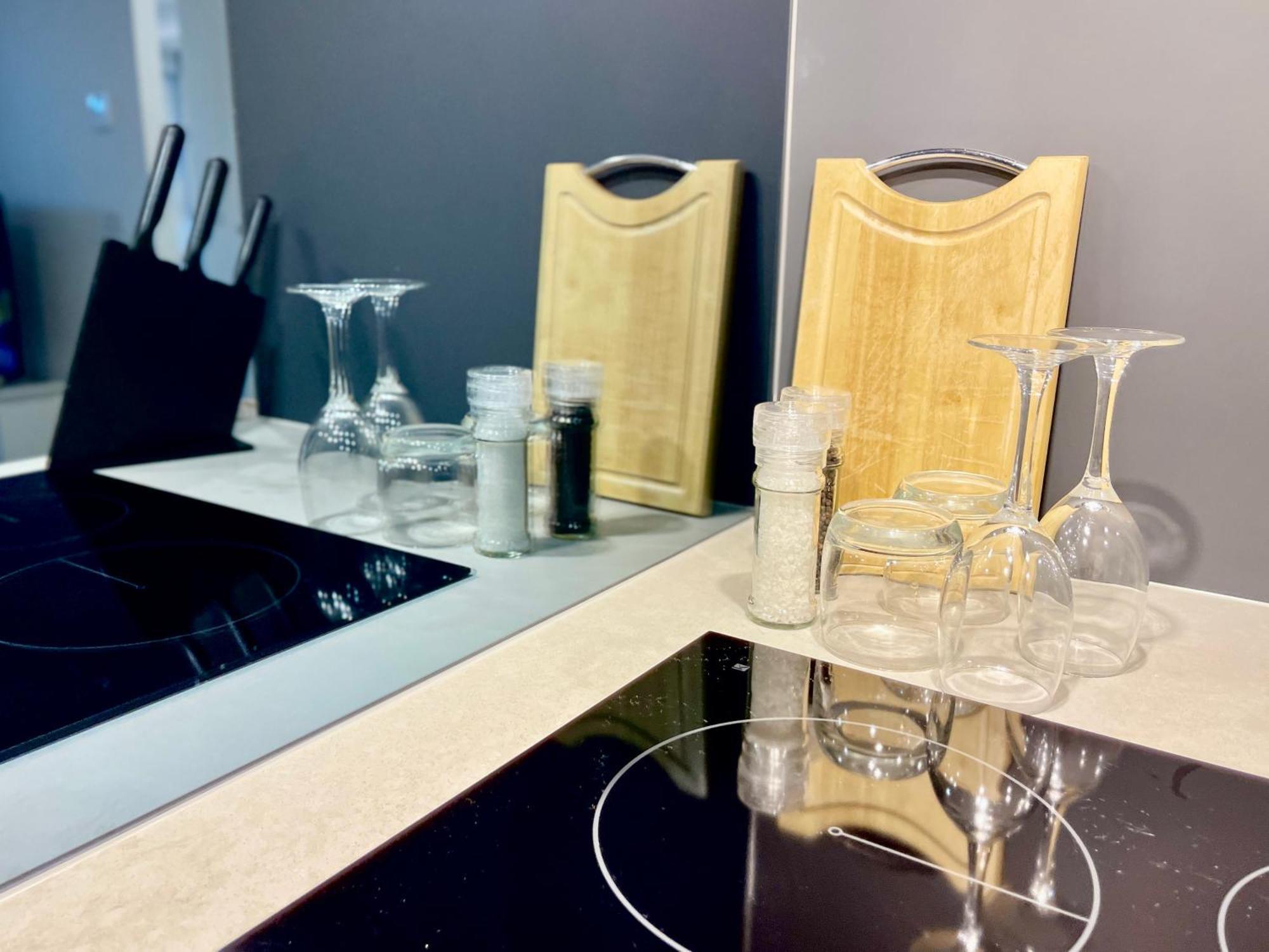Apartment Brand New Stylish 1br Apartment, Specious Space, Free Parking, Self Check-in