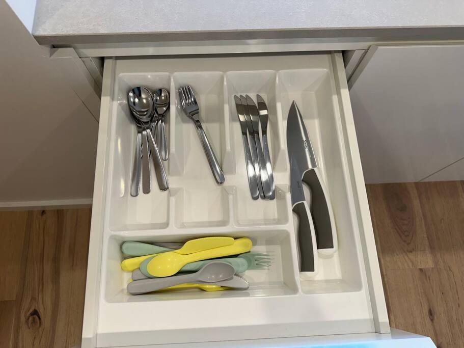Lovely 1br Free Parking & Facing Mall * Canberra