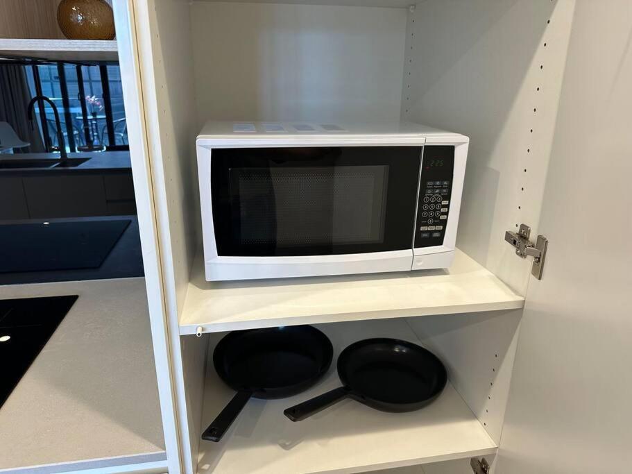 Lovely 1br Free Parking & Facing Mall Apartment Canberra