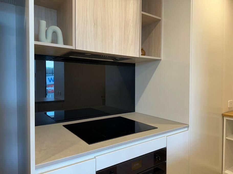 Lovely 1br Free Parking & Facing Mall Canberra