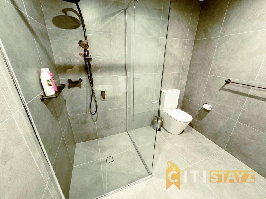 Apartment Lavish In Lyneham - 2bd 1bth