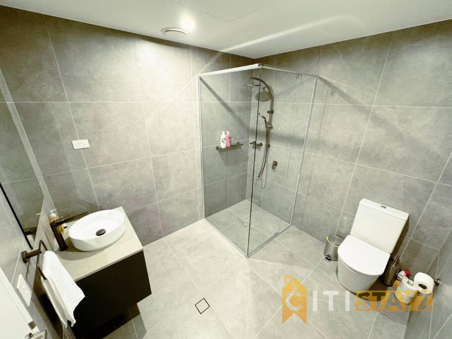 Lavish In Lyneham - 2bd 1bth Apartment *