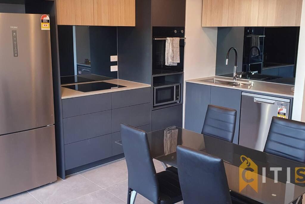 Apartment Lovely In Lyneham - 1bd 1bth