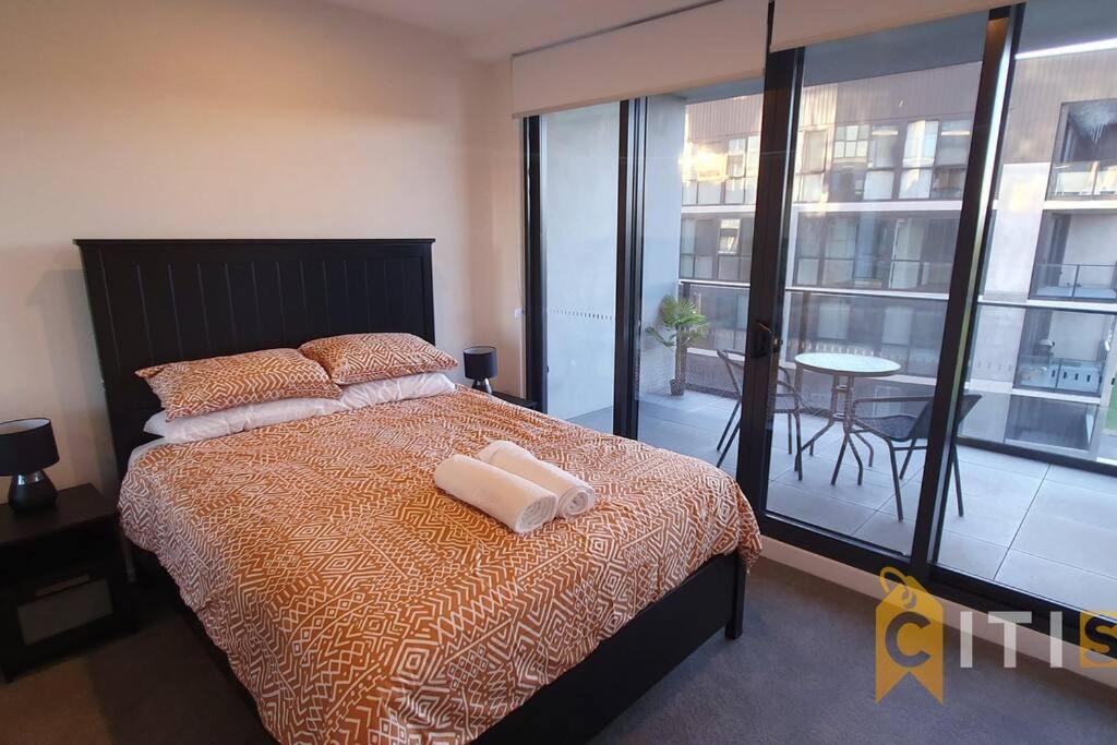 Lovely In Lyneham - 1bd 1bth Apartment
