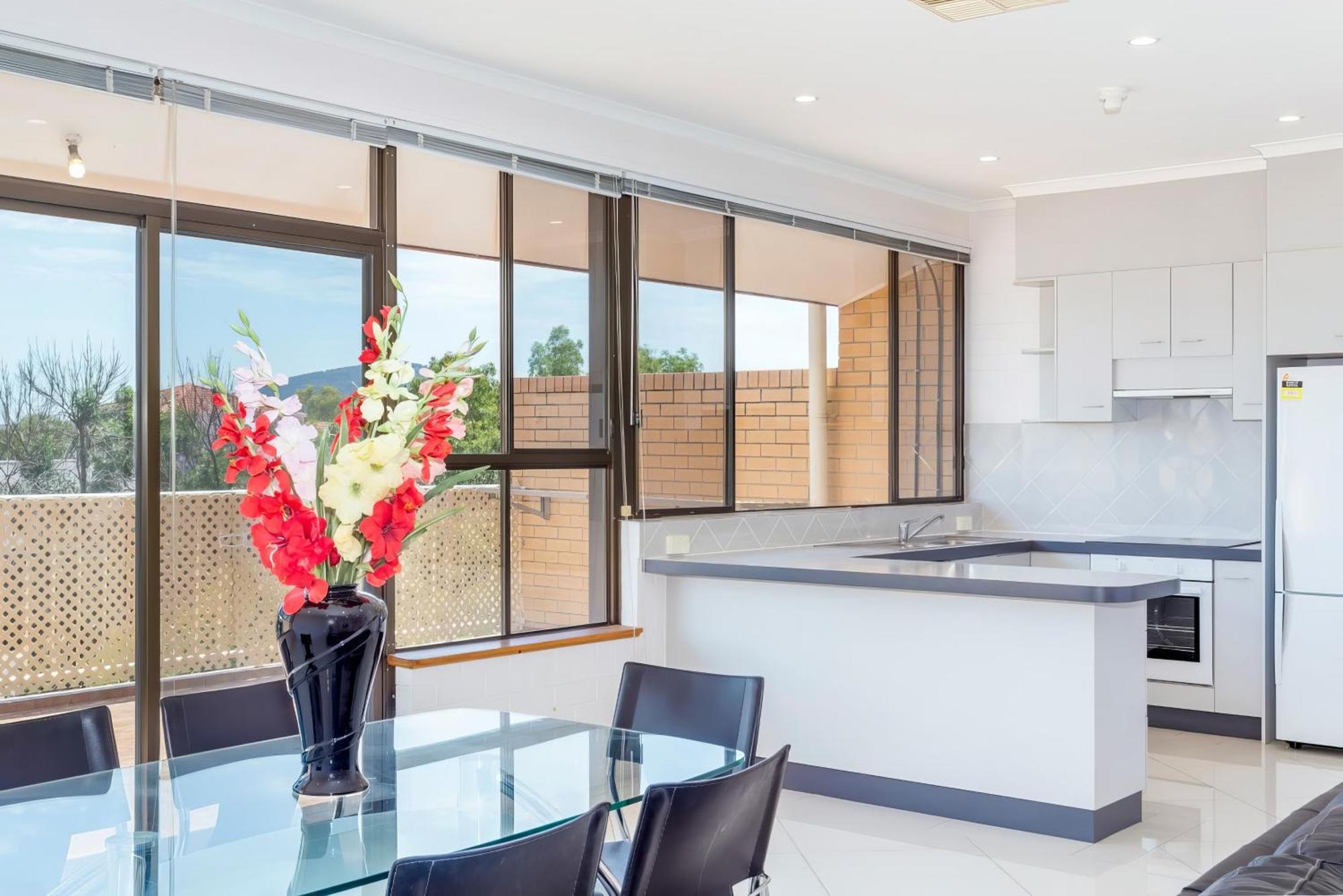 Tuggeranong Short #06c - Sleeps 6 *