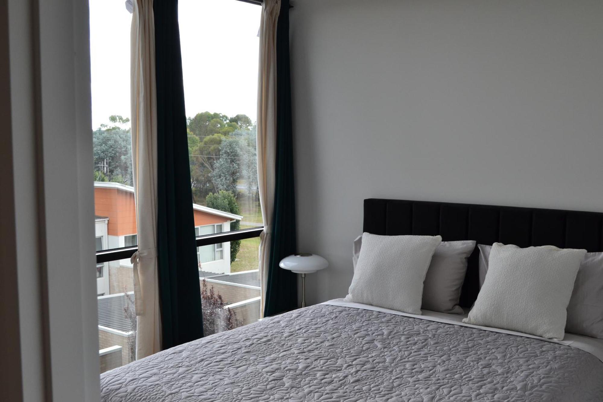 Zmith - Brooke, Near Ais, Gio Stadium, Uc, & Nth - Hospital Canberra