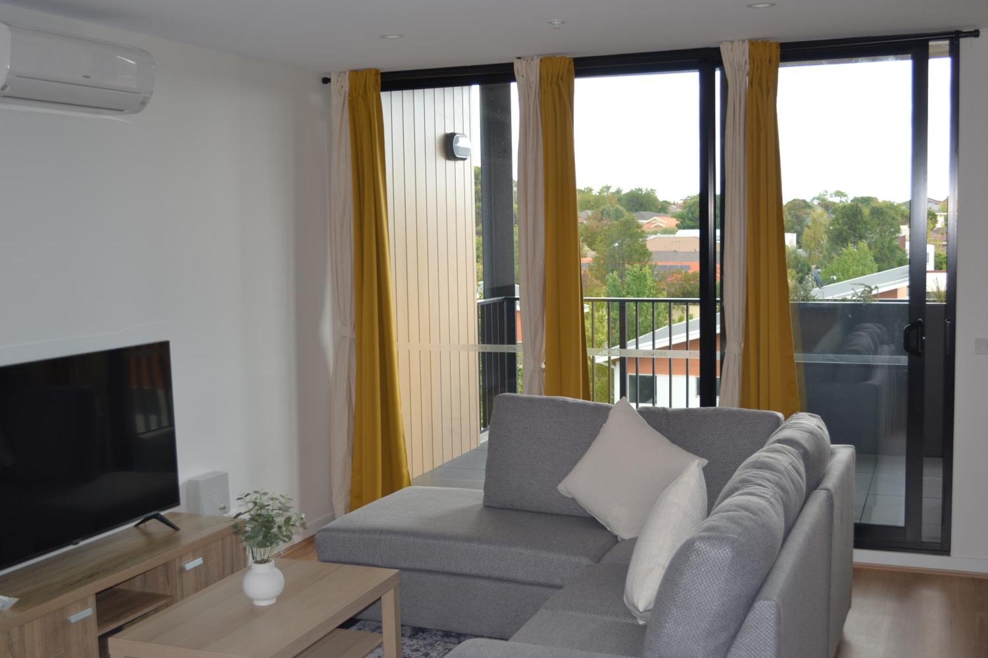 Zmith - Brooke, Near Ais, Gio Stadium, Uc, & Nth - Hospital * Canberra