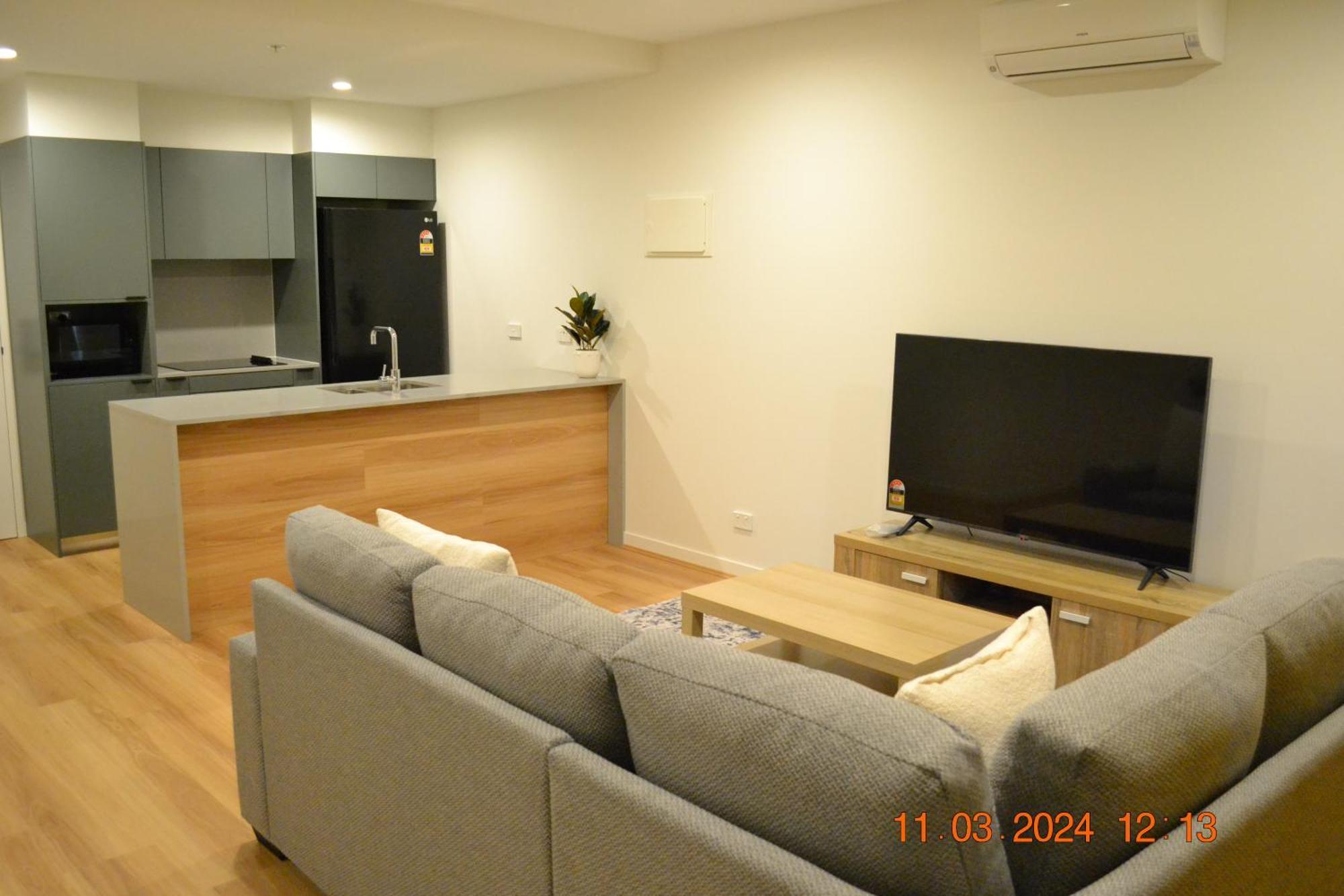 Zmith - Brooke, Near Ais, Gio Stadium, Uc, & Nth - Hospital Apartment