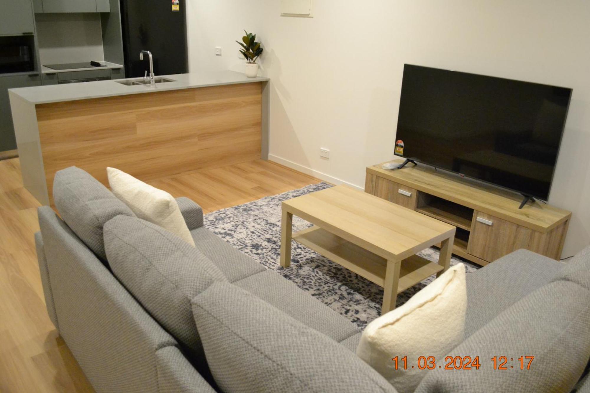 Zmith - Brooke, Near Ais, Gio Stadium, Uc, & Nth - Hospital Apartment *