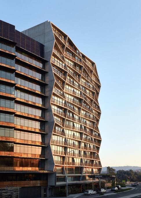 Apartamento Nestled Between Burley Griffin, And Anu Camberra