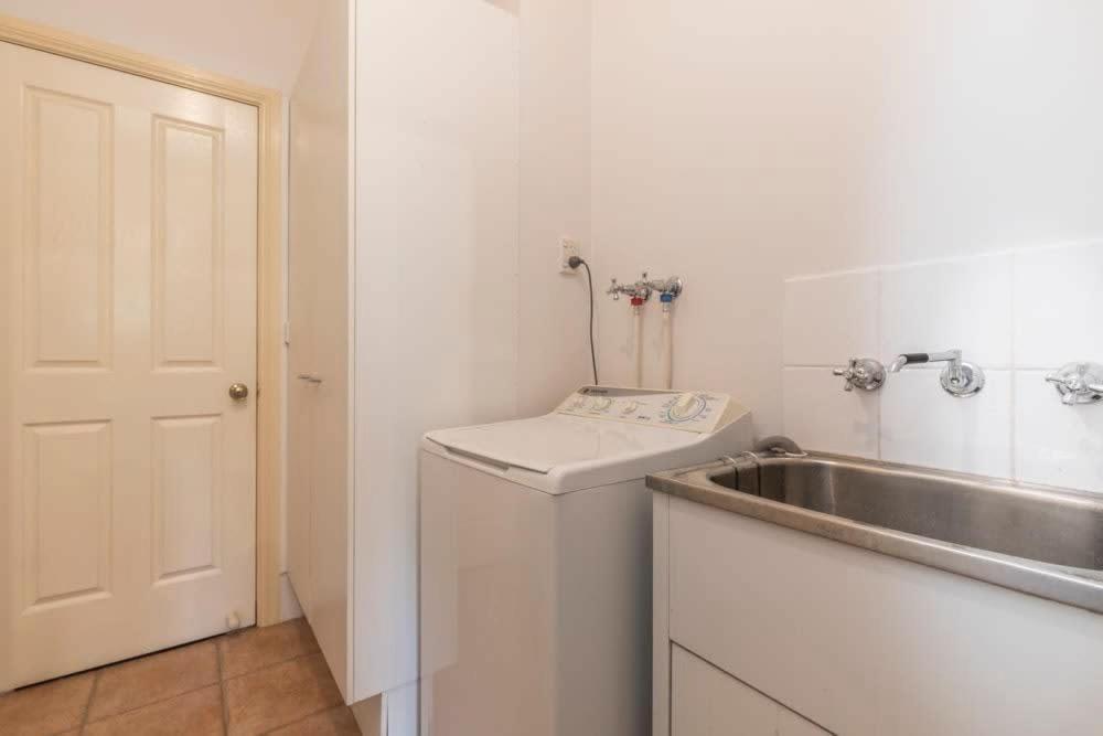 3 Bdrm 2 Bthrm House Close To Cbd & Anu Holiday home Canberra