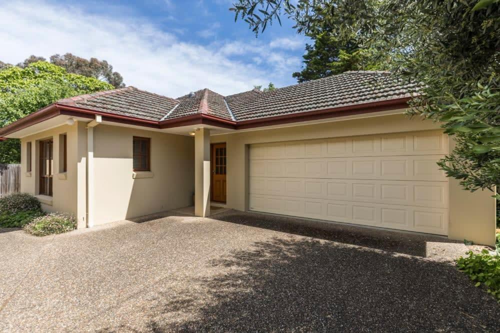 3 Bdrm 2 Bthrm House Close To Cbd & Anu Canberra