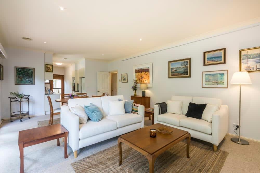 Holiday home 3 Bdrm 2 Bthrm House Close To Cbd & Anu *