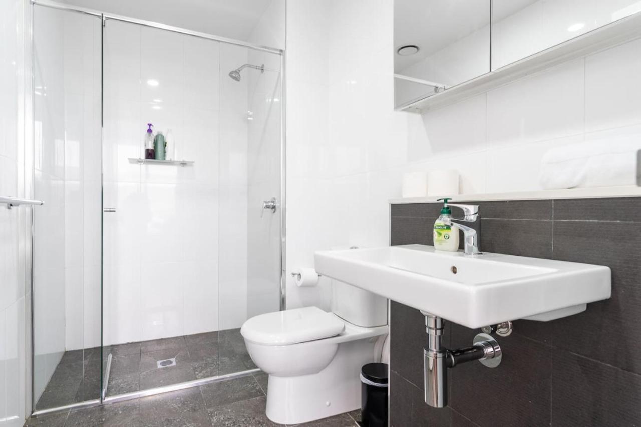 Roomy 2br 2ba City-centre Apartment *