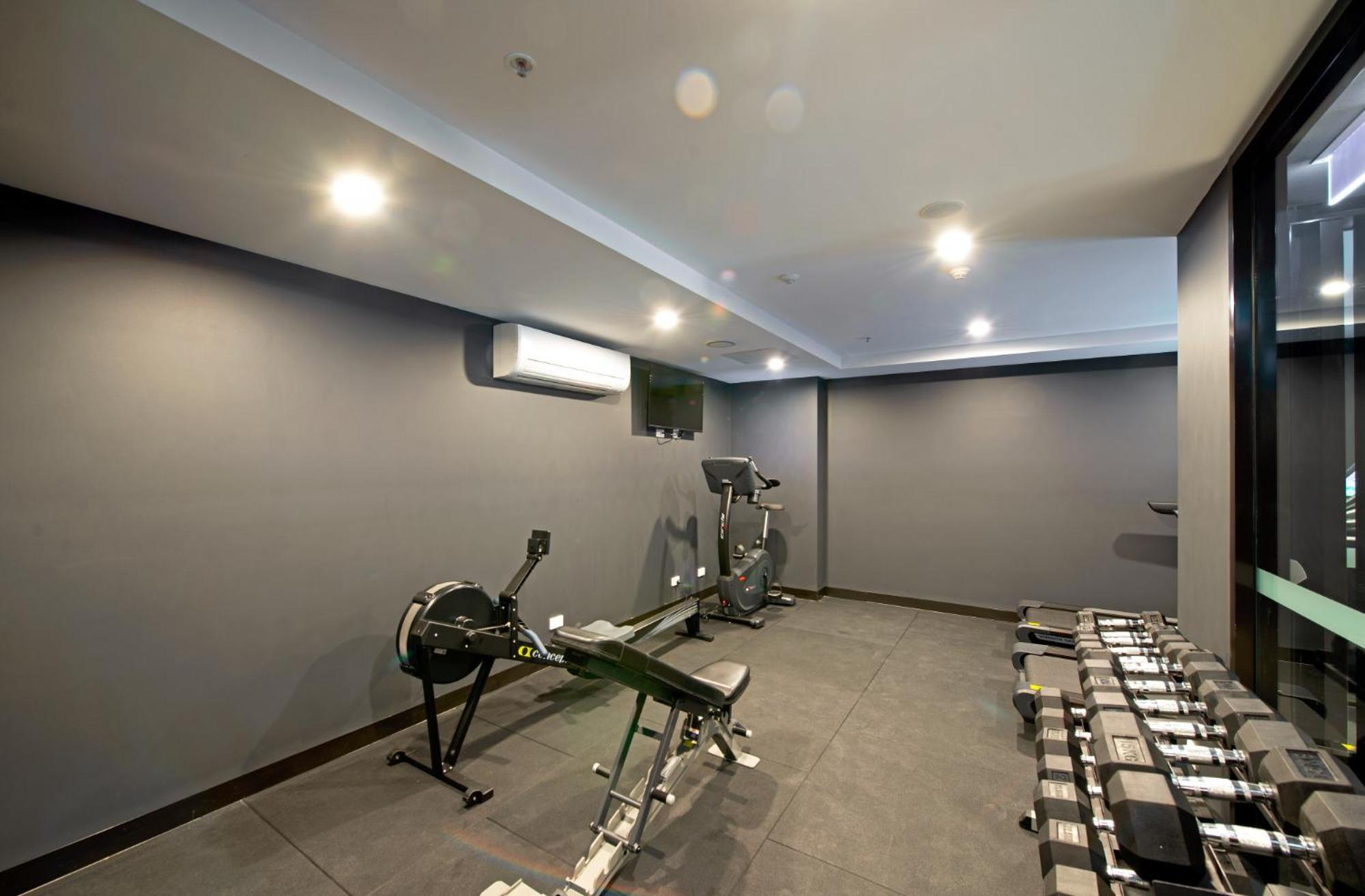 Chic Inner-city 2-bed Abode With Pool Gym & Sauna Apartment *
