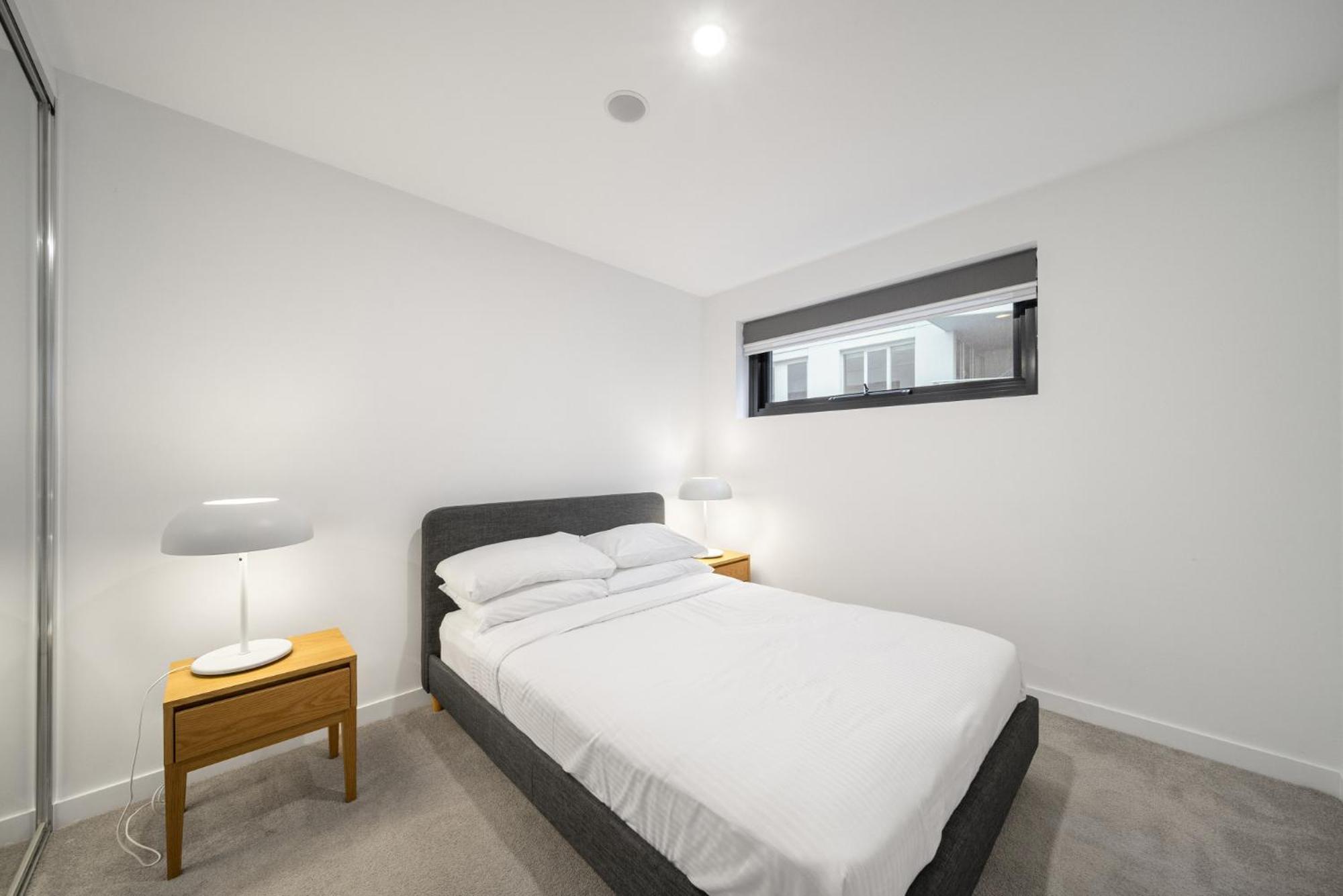Apartment Chic Inner-city 2-bed Abode With Pool Gym & Sauna