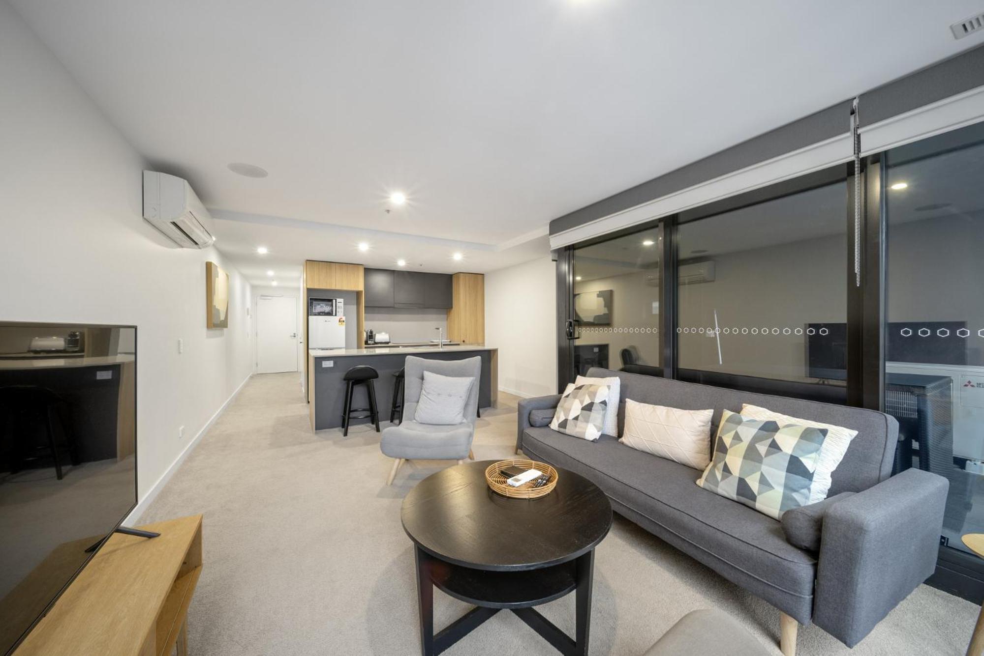 Chic Inner-city 2-bed Abode With Pool Gym & Sauna Canberra