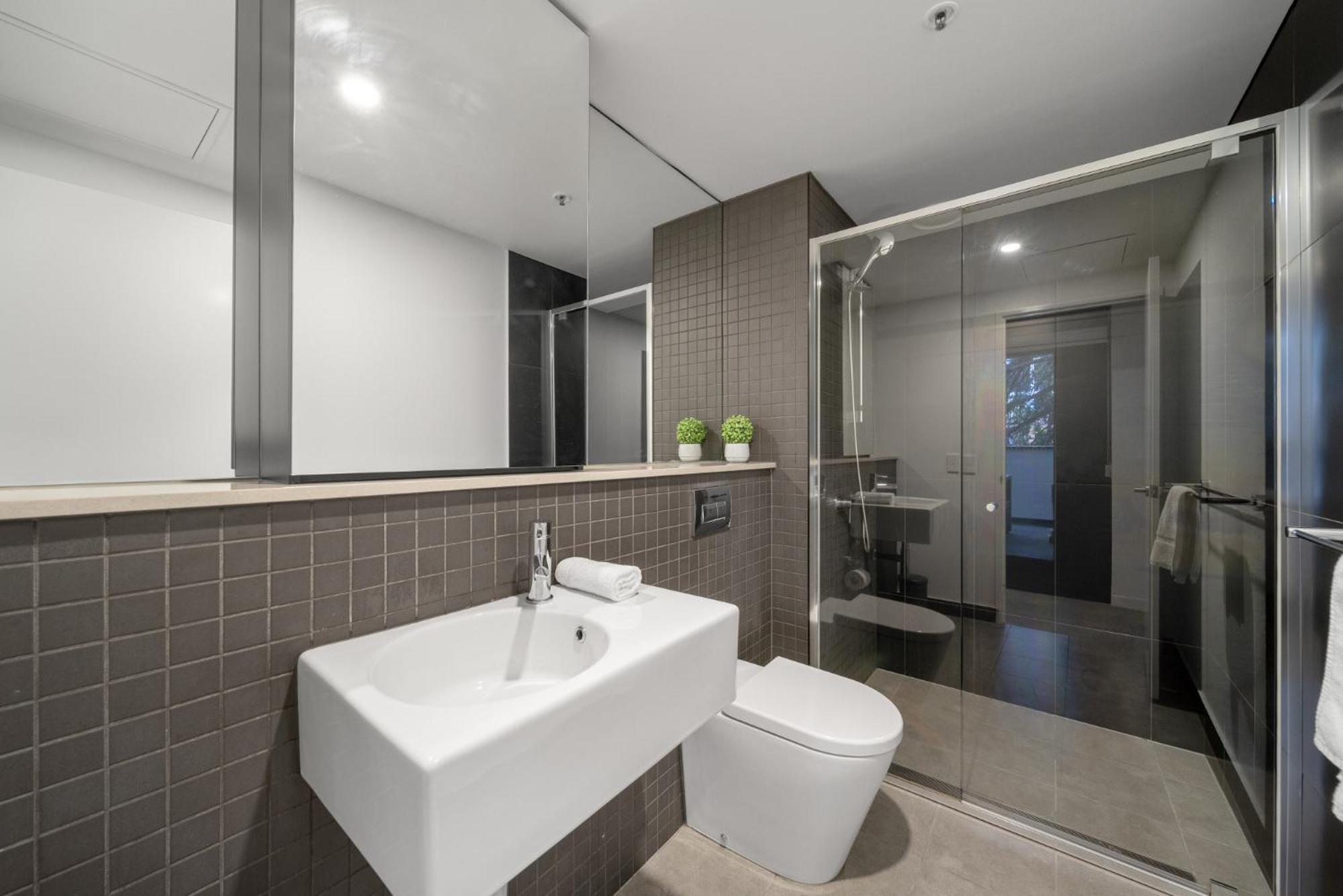 Chic Inner-city 2-bed Abode With Pool Gym & Sauna * Canberra