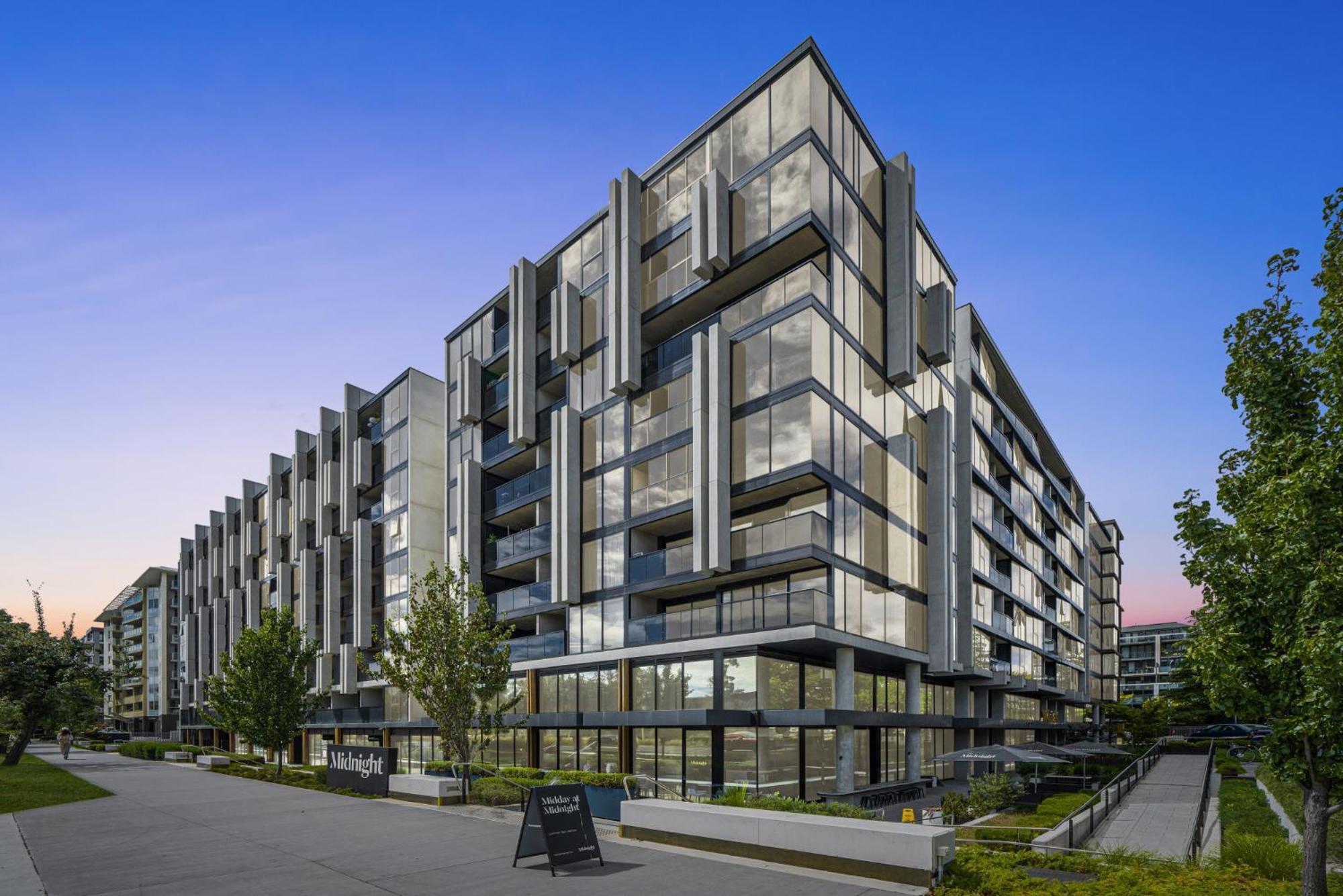 Chic Inner-city 2-bed Abode With Pool Gym & Sauna Apartment