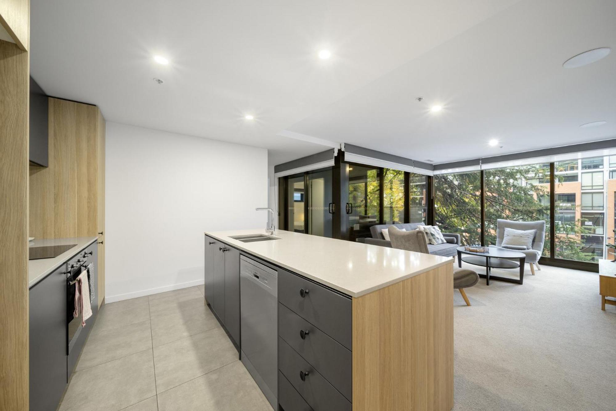 Apartment Chic Inner-city 2-bed Abode With Pool Gym & Sauna *