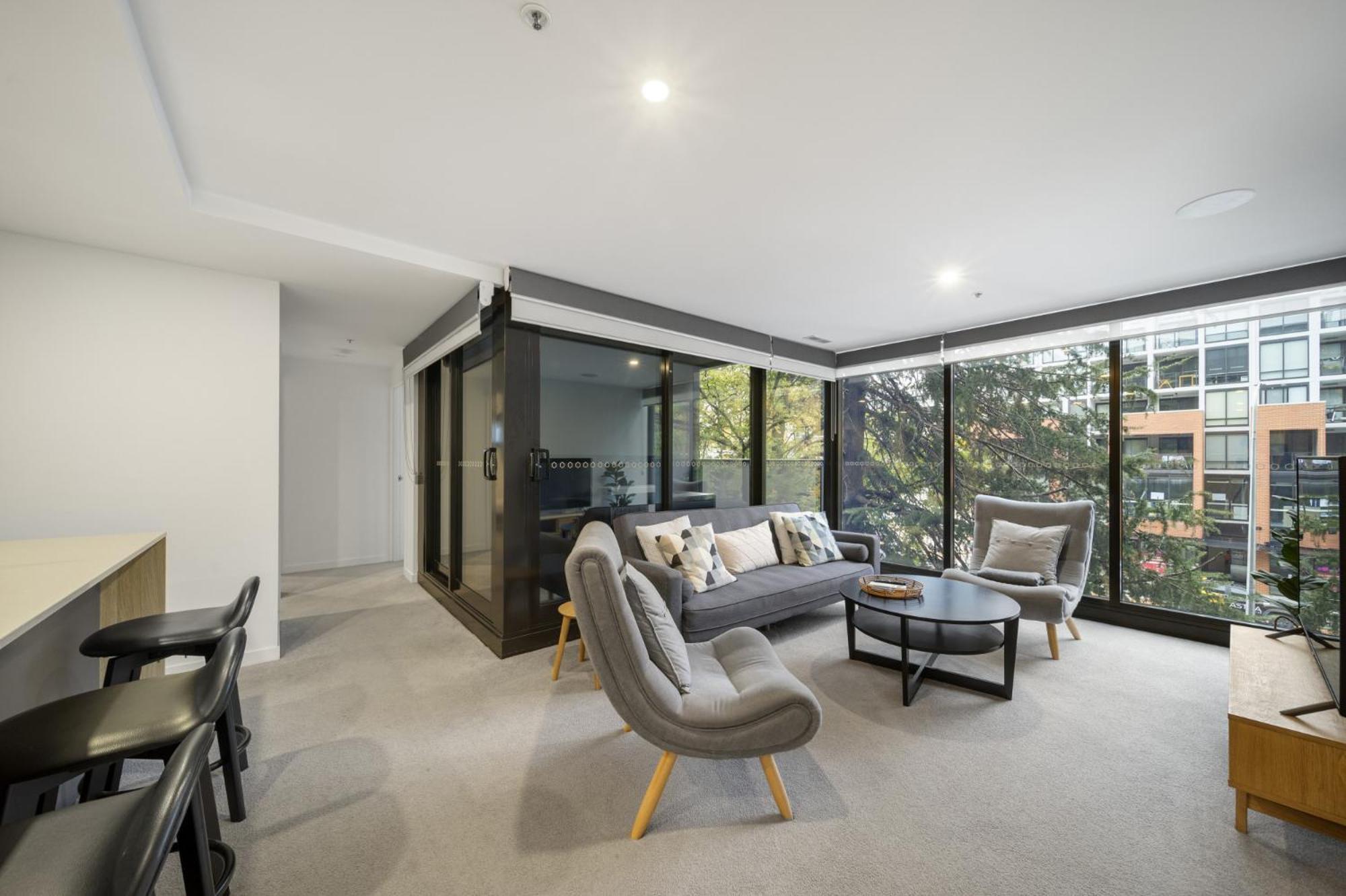 Chic Inner-city 2-bed Abode With Pool Gym & Sauna