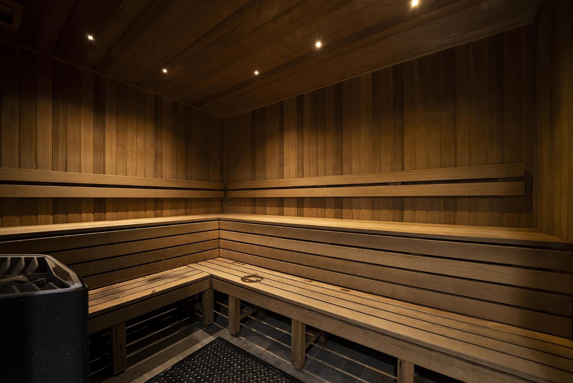Apartment Chic Inner-city 2-bed Abode With Pool Gym & Sauna *