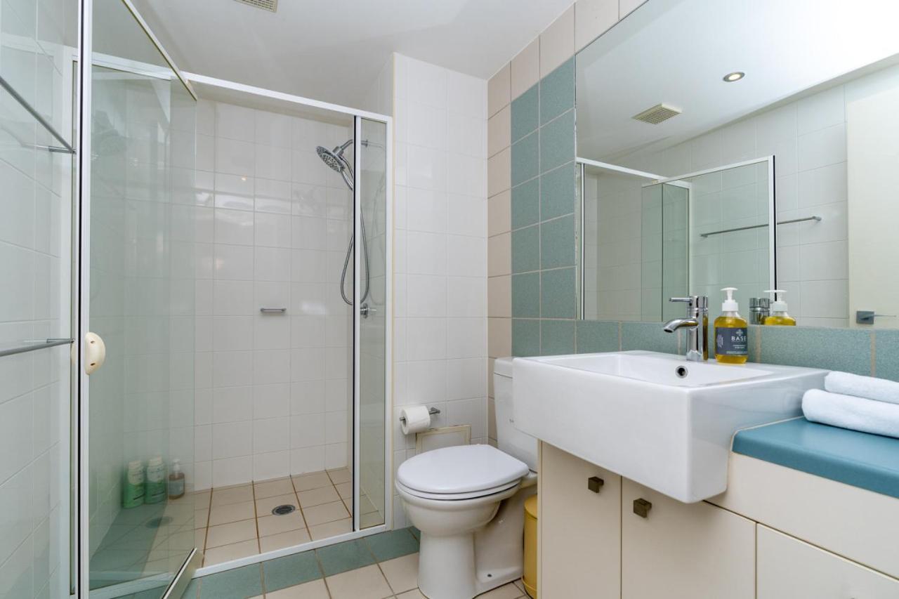 Spacious And Cosy With Great Views In Braddon Apartment *