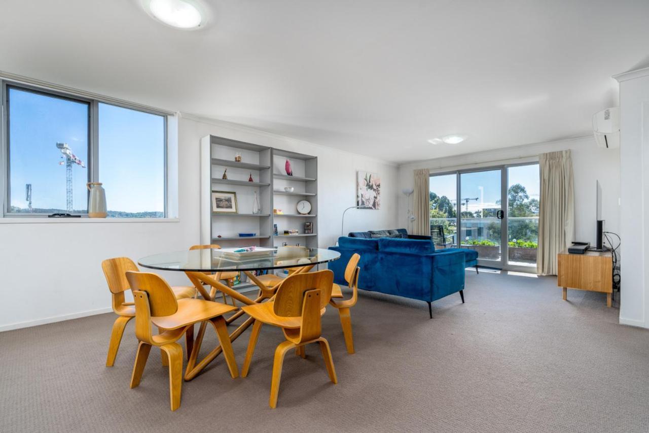 Spacious And Cosy With Great Views In Braddon * Canberra