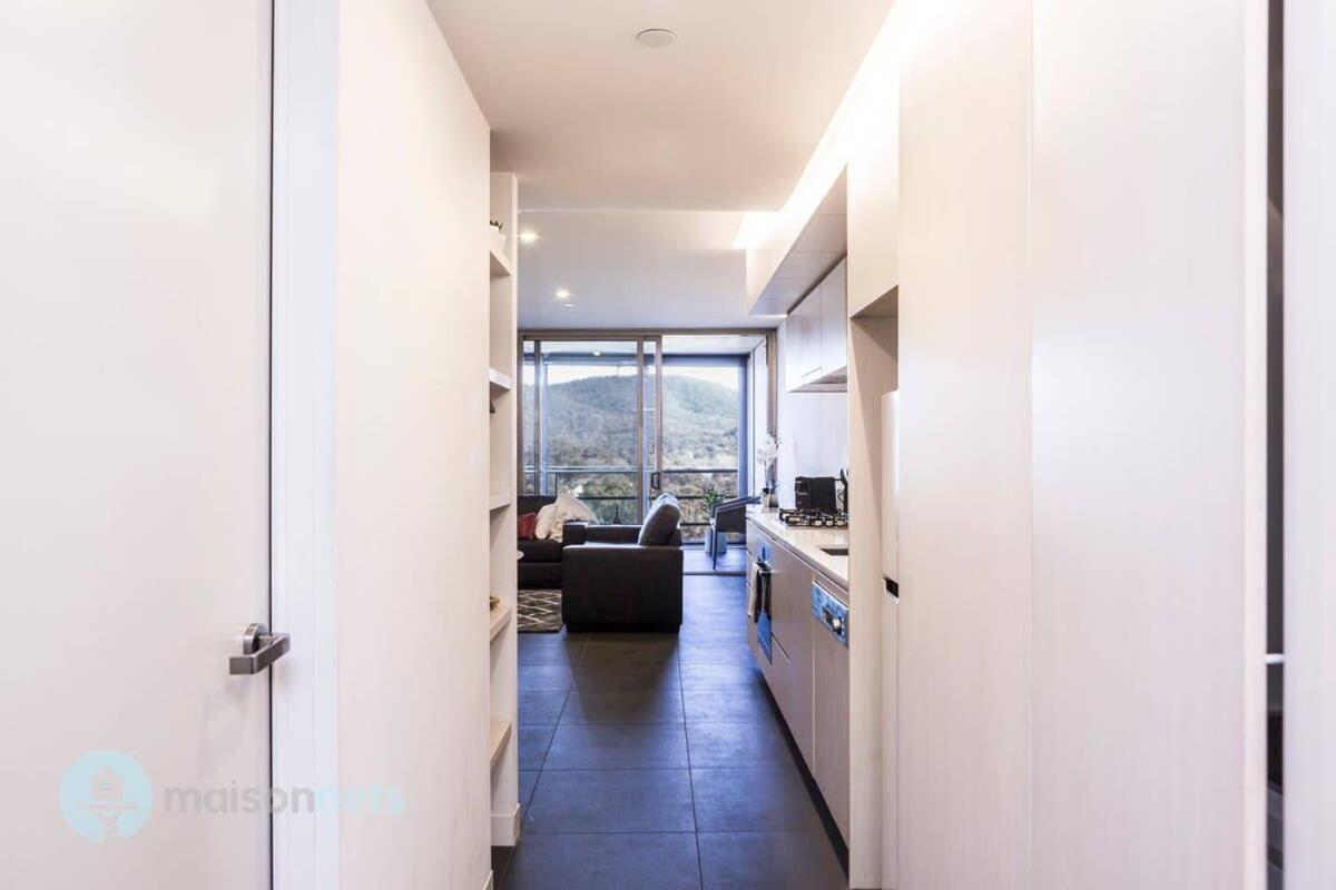 1 Bedroom Apt With Parking Walk To Anu Apartment *