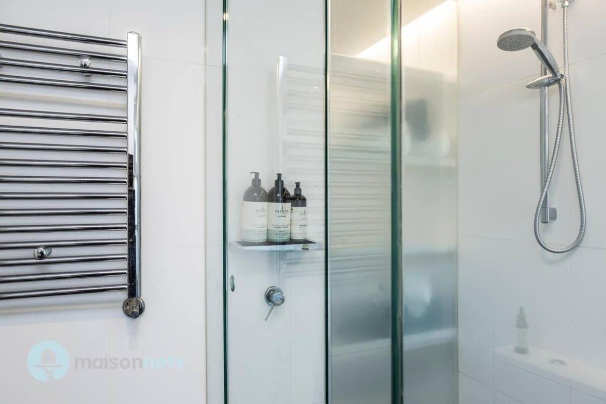 1 Bedroom Apt With Parking Walk To Anu Apartment