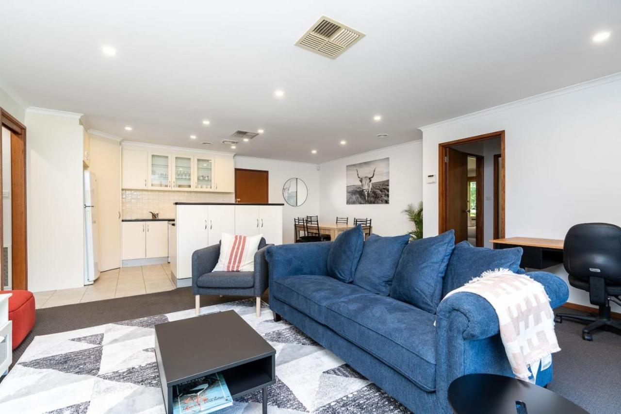 Spacious 2br In Tranquil Leafy Neighborhood *