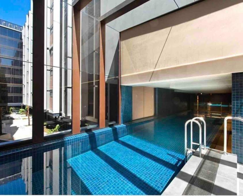 Apartment Midnight Luxe 2br 2bath 507 In The Heart Of Braddon L5 Views Pool Sauna Gym Wifi *