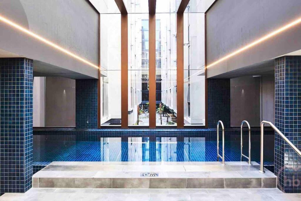 Midnight Luxe 2br 2bath 507 In The Heart Of Braddon L5 Views Pool Sauna Gym Wifi Apartment *