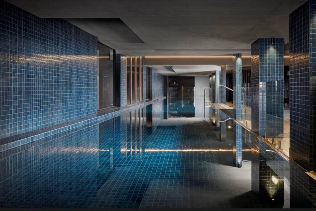 Apartment Midnight Luxe 2br 2bath 507 In The Heart Of Braddon L5 Views Pool Sauna Gym Wifi *