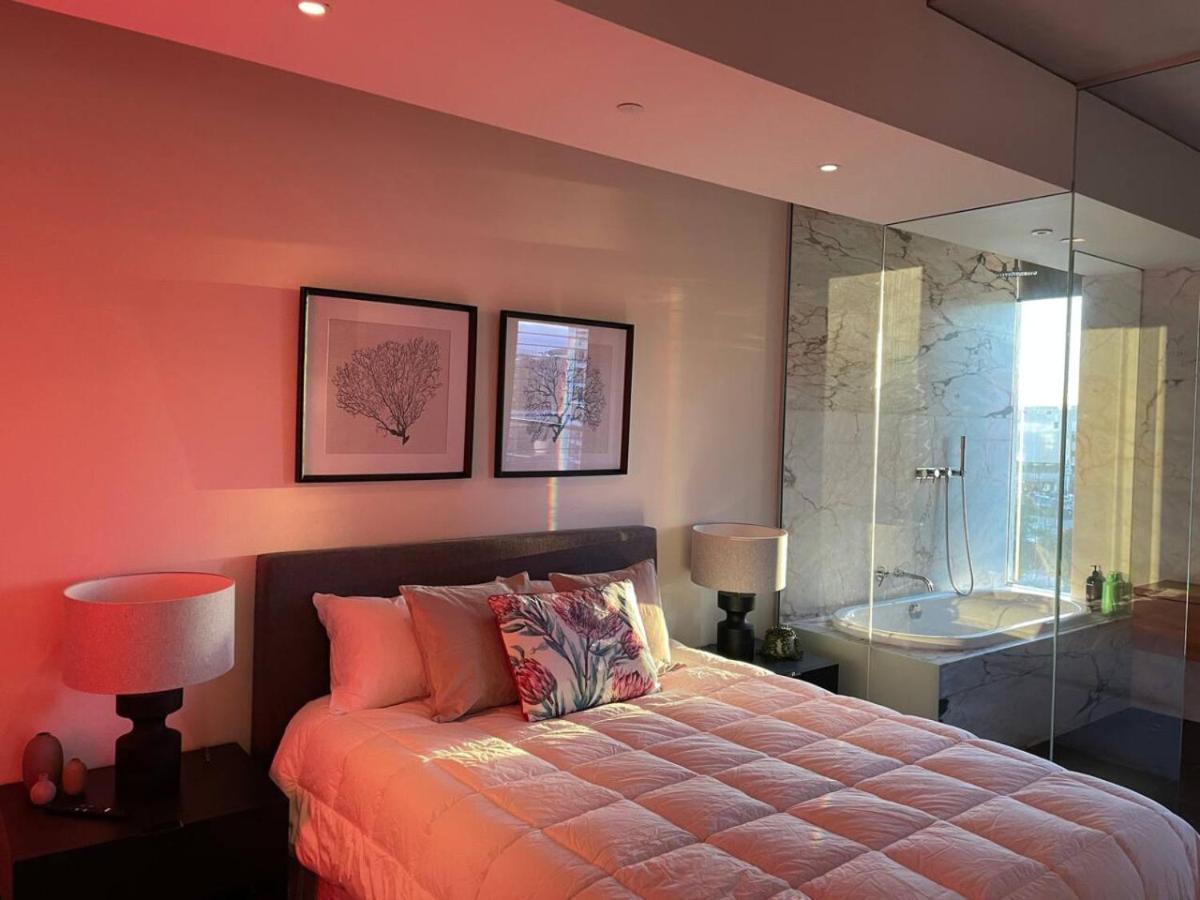Luxury In Popular Newacton Precinct-city Apartment Canberra
