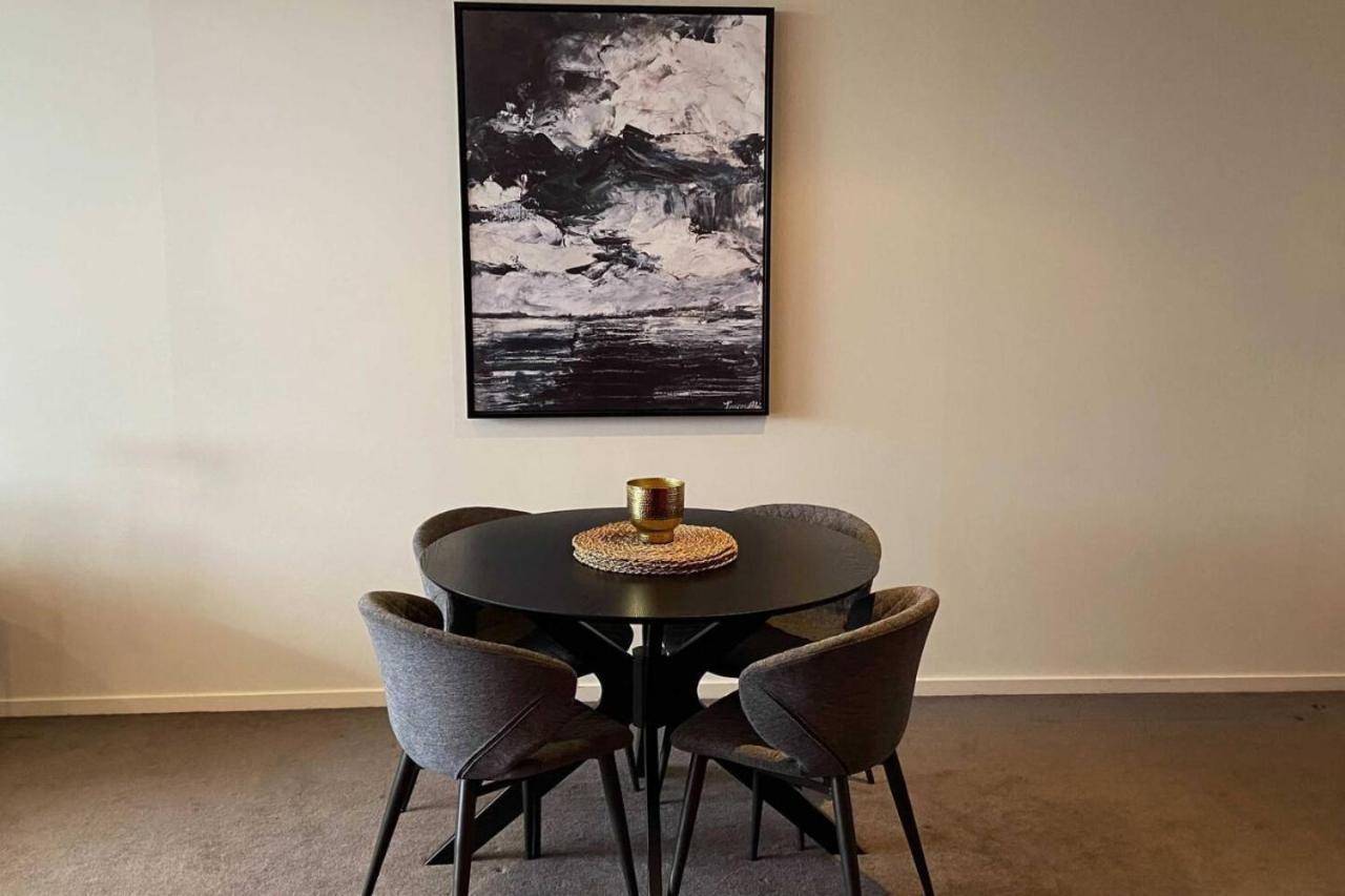 Luxury In Popular Newacton Precinct-city Apartment