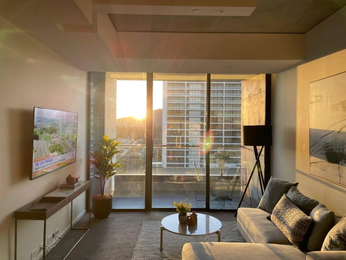 Apartment Luxury In Popular Newacton Precinct-city *