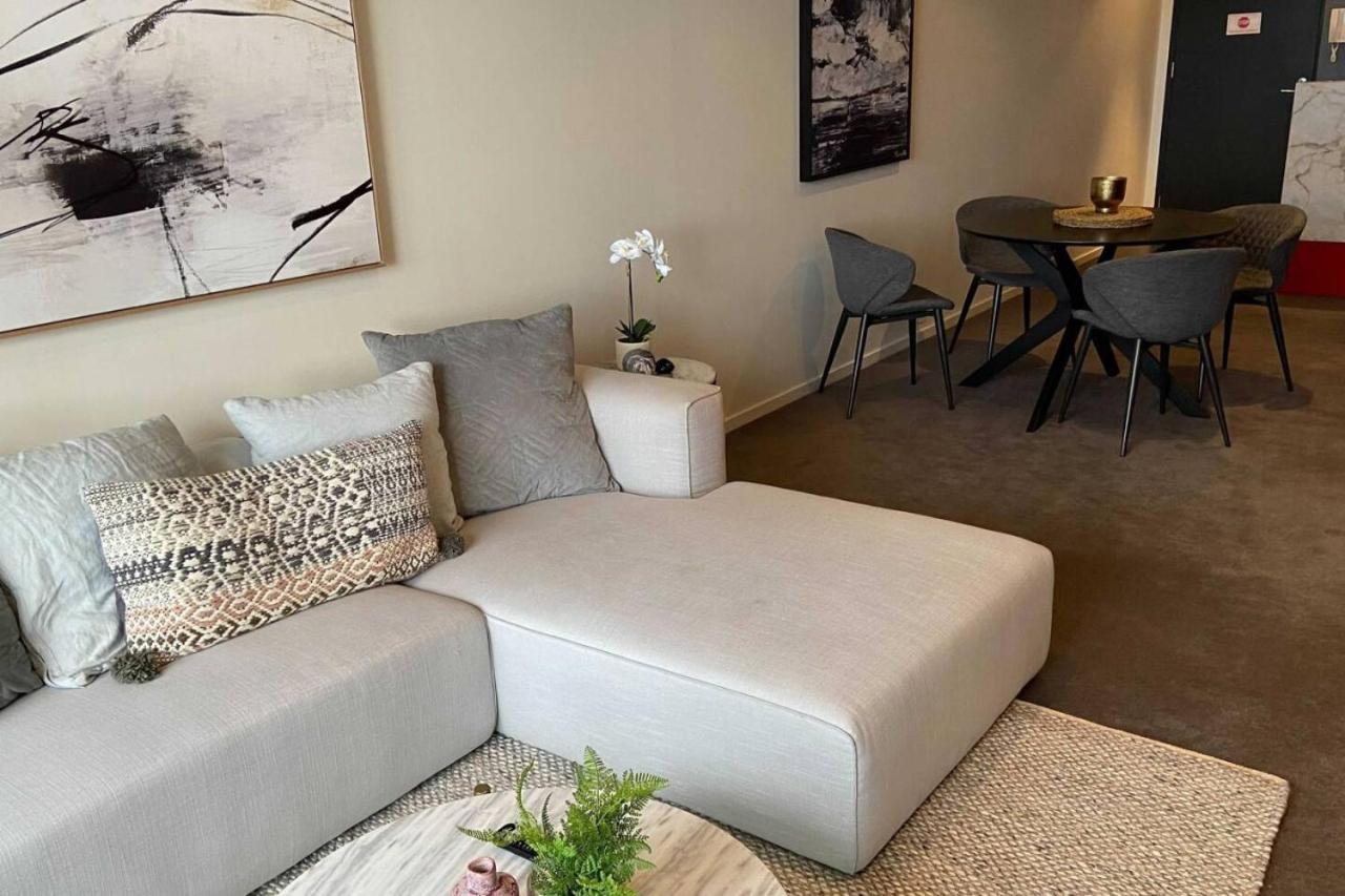 Luxury In Popular Newacton Precinct-city Apartment *