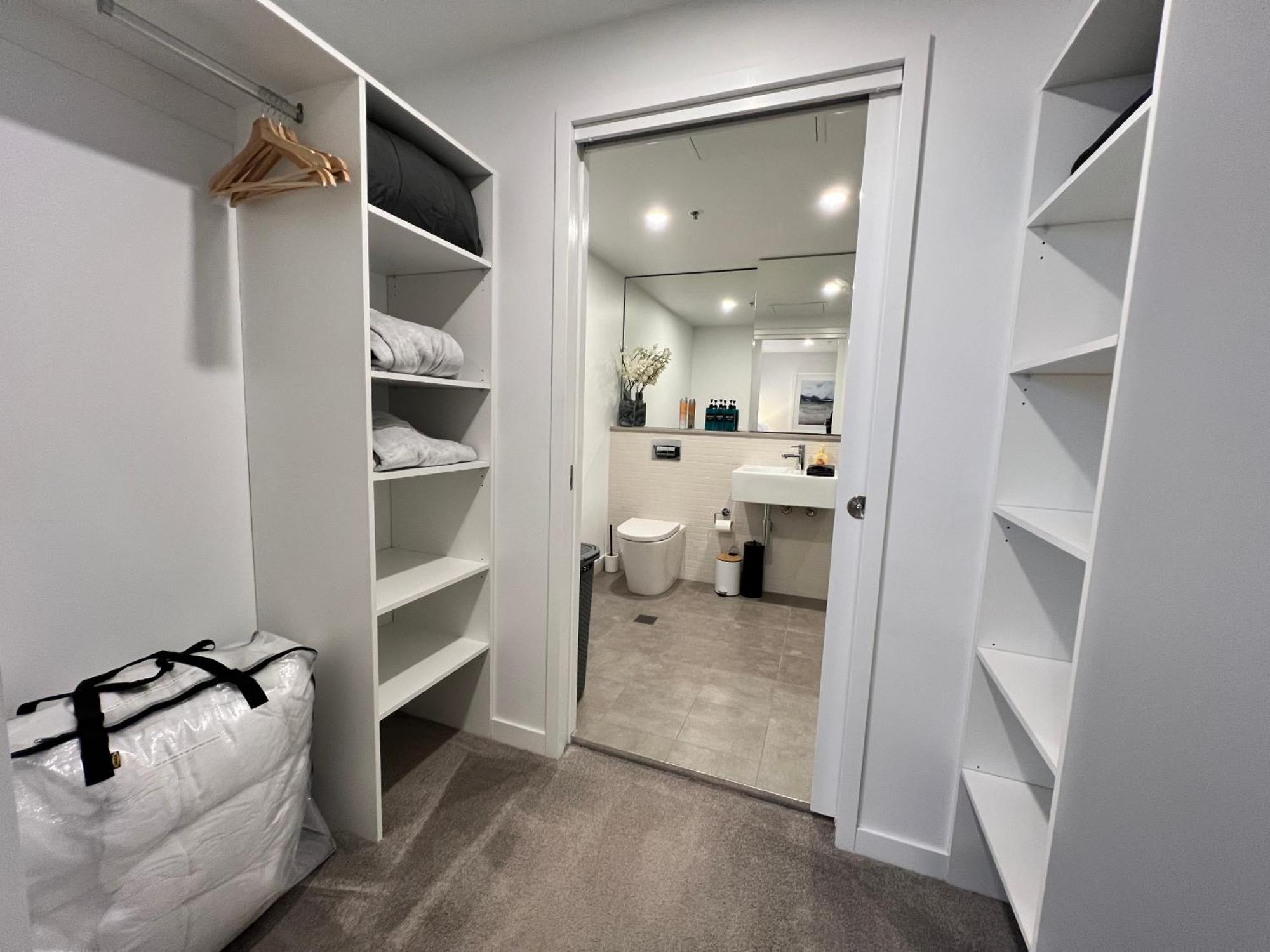 Midnight Luxe 2br 2bath 507 In The Heart Of Braddon L5 Views Pool Sauna Gym Wifi Canberra