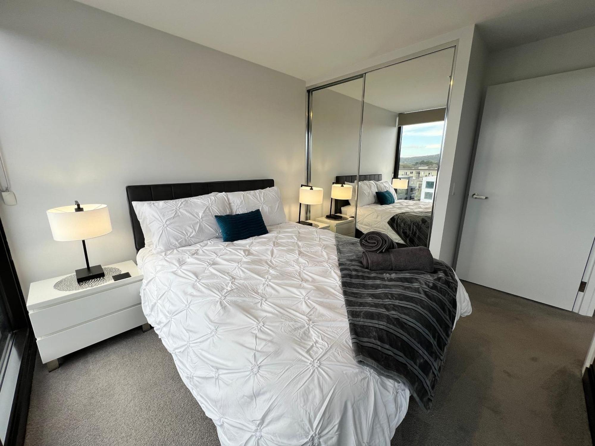 Midnight Luxe 2br 2bath 507 In The Heart Of Braddon L5 Views Pool Sauna Gym Wifi Canberra