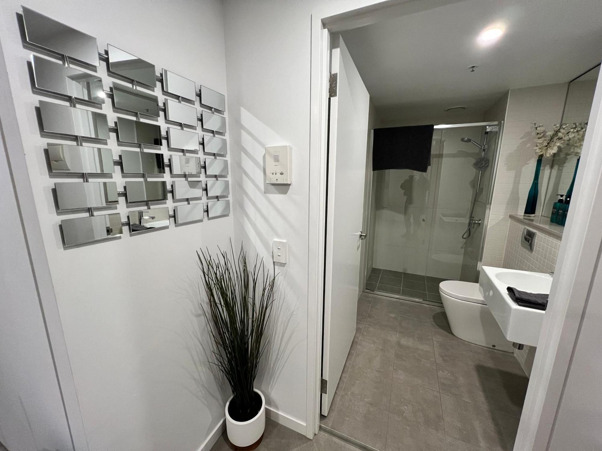 Midnight Luxe 2br 2bath 507 In The Heart Of Braddon L5 Views Pool Sauna Gym Wifi *