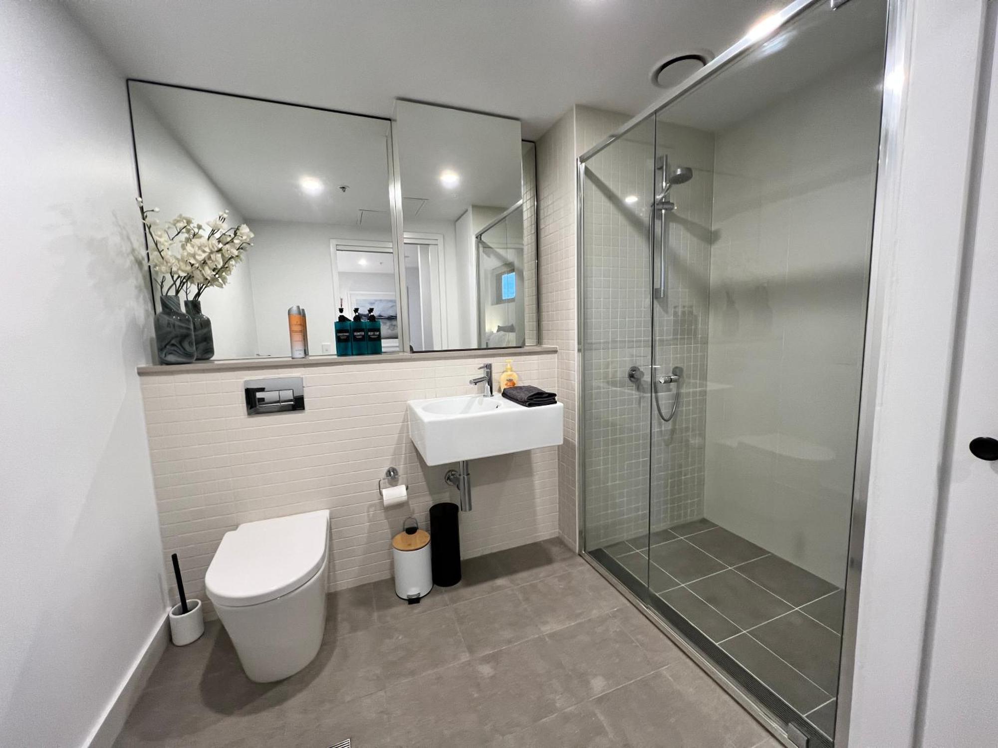 Midnight Luxe 2br 2bath 507 In The Heart Of Braddon L5 Views Pool Sauna Gym Wifi *