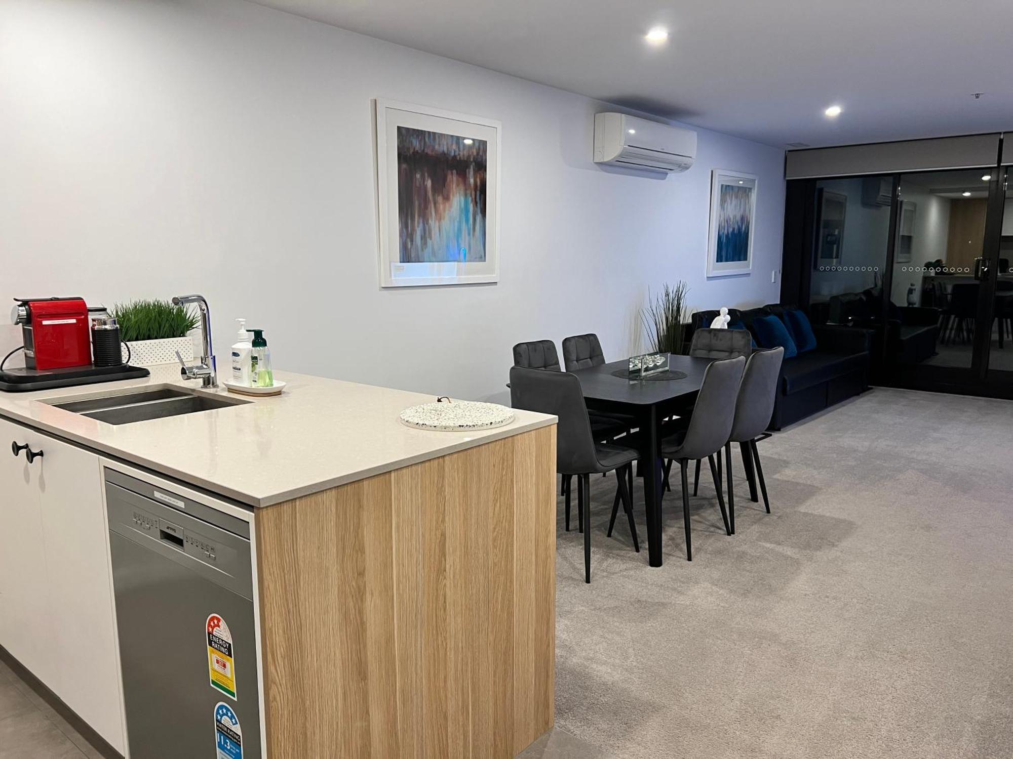 Midnight Luxe 2br 2bath 507 In The Heart Of Braddon L5 Views Pool Sauna Gym Wifi Apartment Canberra