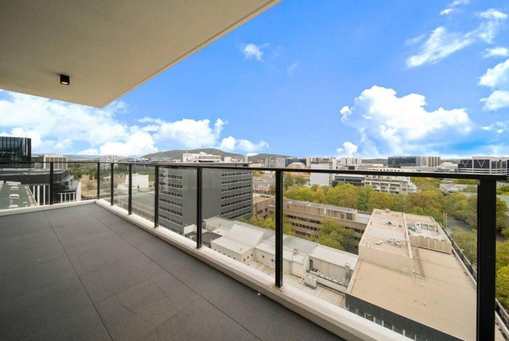 Two Bedroom Apt In Heart Of With Parking Apartamento Camberra