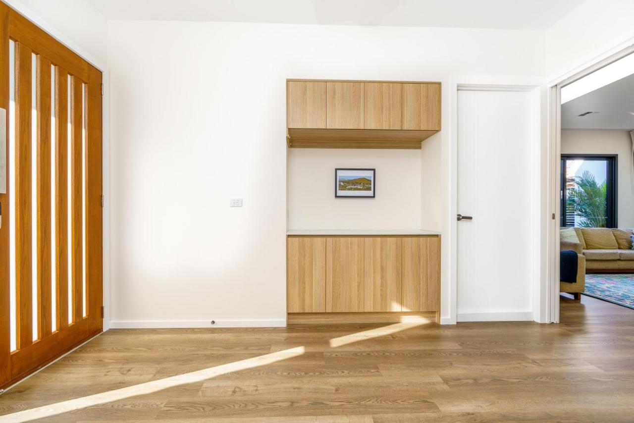 New 4 Bedroom With Tesla Charger * Canberra
