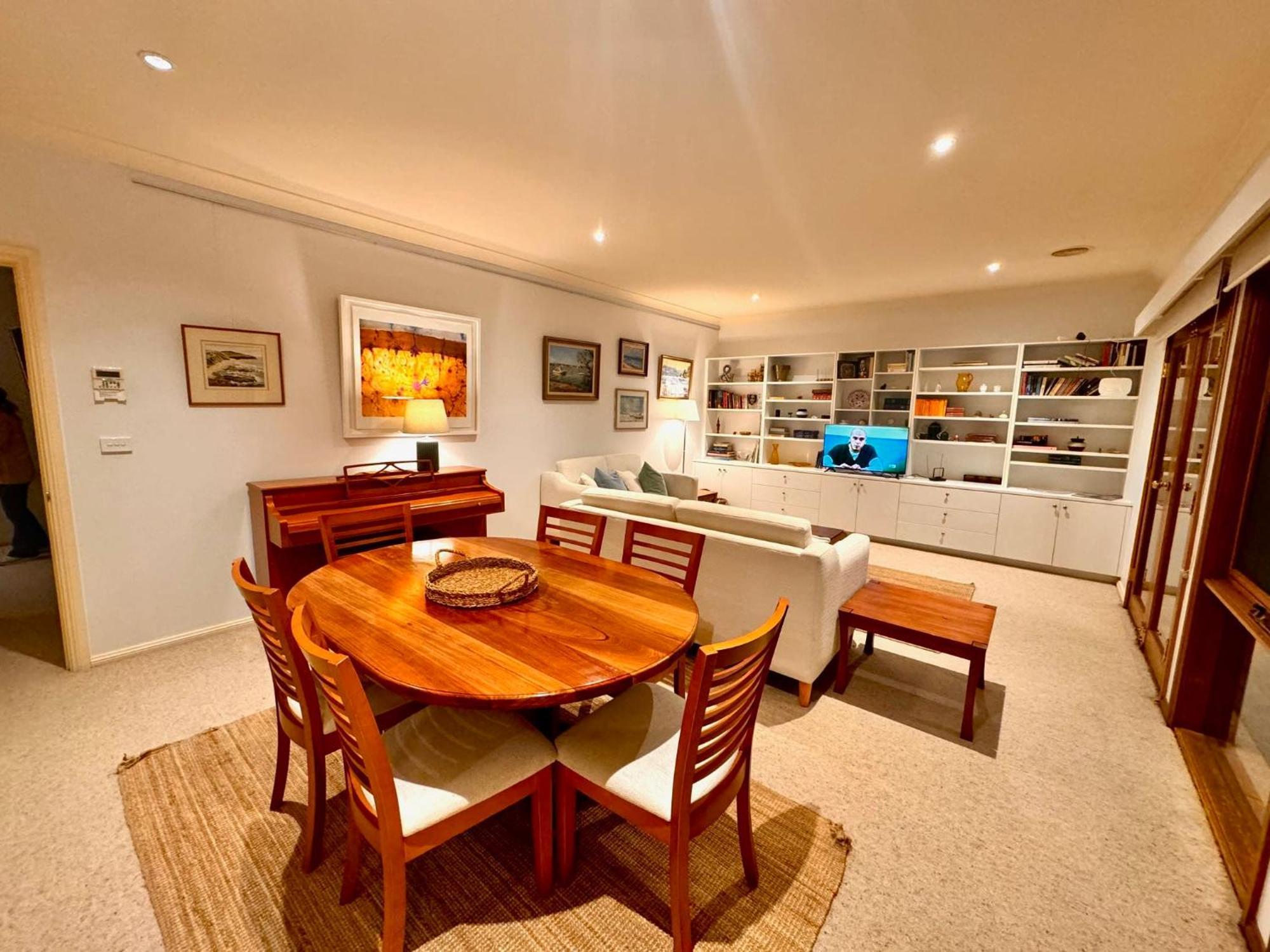 3 Bdrm 2 Bthrm House Close To Cbd & Anu Canberra