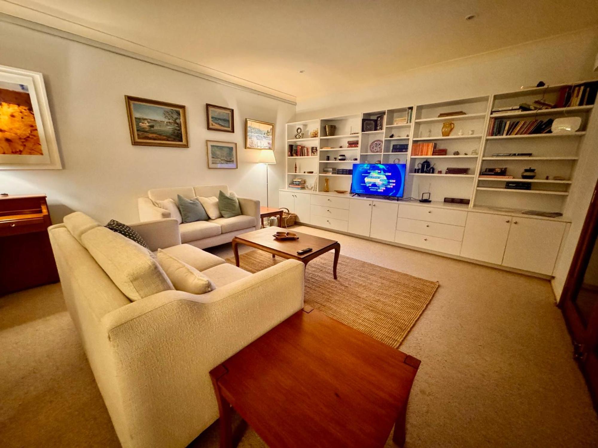 Holiday home 3 Bdrm 2 Bthrm House Close To Cbd & Anu Canberra